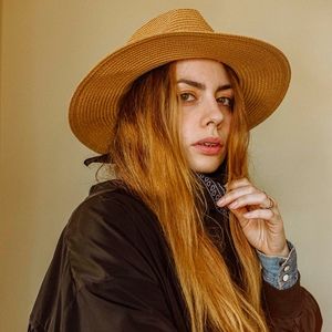 Meet your Posher, Maina